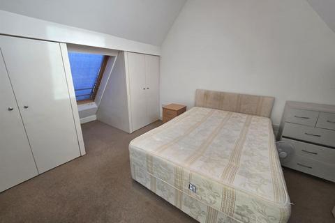 2 bedroom flat to rent, Aylmer Parade, Hornsey