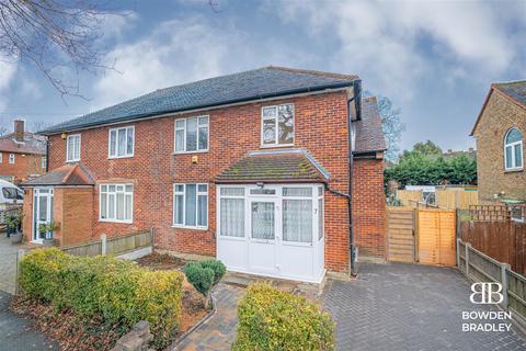 3 bedroom semi-detached house to rent, Manford Way, Chigwell