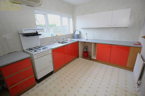 3 bedroom terraced house for sale, Lydney Road, Flixton