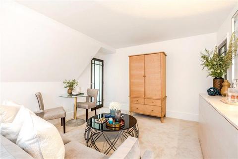 Studio to rent, Charles Street, Mayfair, London, W1J