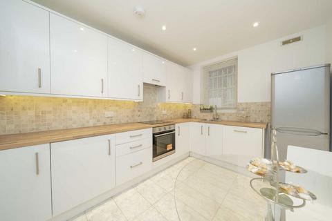 3 bedroom flat for sale, Christchurch Avenue, London NW6