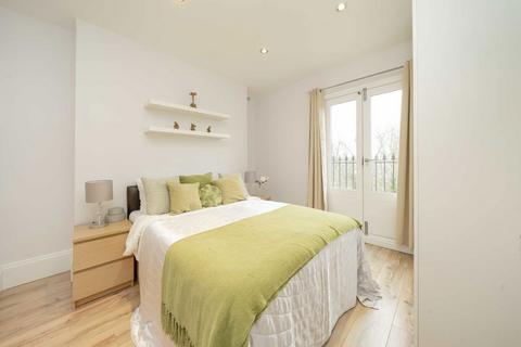 3 bedroom flat for sale, Christchurch Avenue, London NW6