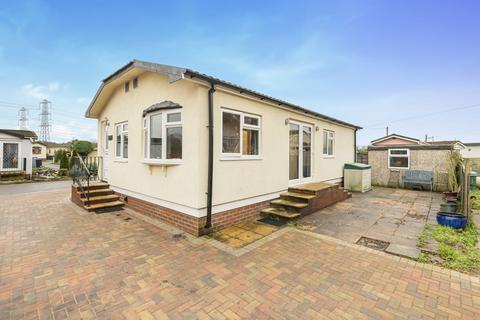 2 bedroom park home for sale, Woodlands, Addlestone KT15