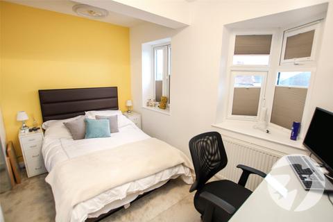 18 Clayhill Crescent, London, SE9 4JB