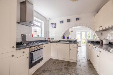 25 Forest Road, Windsor, SL4 4HX