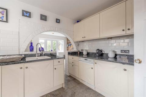25 Forest Road, Windsor, SL4 4HX