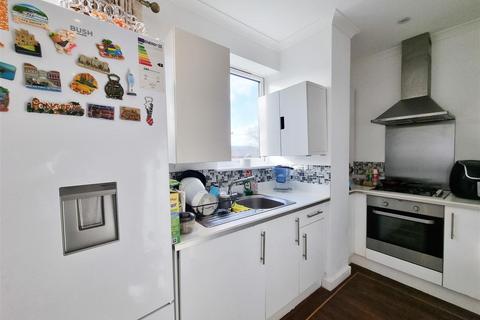 2 bedroom flat for sale, London Road, Thornton Heath