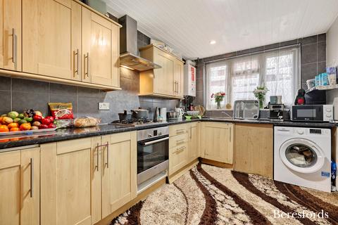 12 Orchis Way, Romford, RM3 9NT