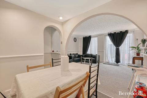 12 Orchis Way, Romford, RM3 9NT