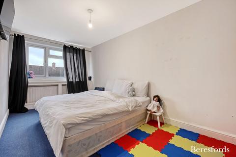 12 Orchis Way, Romford, RM3 9NT