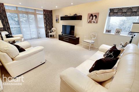 3 bedroom apartment for sale, The Bowls, Chigwell