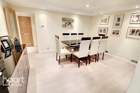 3 bedroom apartment for sale, The Bowls, Chigwell