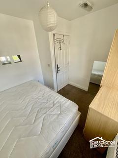 1 bedroom in a house share to rent, Water Lane, London