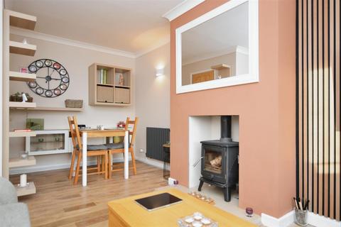 6 Hall View, Messingham, Scunthorpe, DN17 3TD