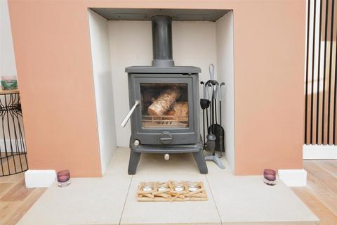6 Hall View, Messingham, Scunthorpe, DN17 3TD