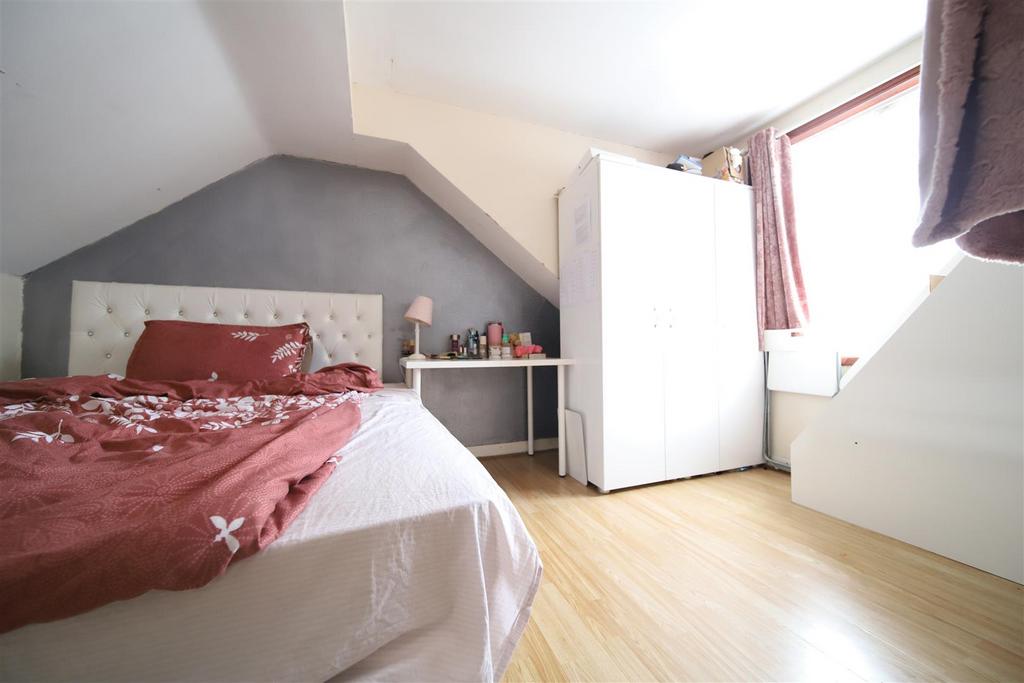 Bedroom 1.jpg