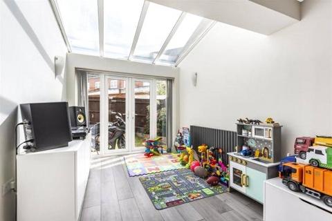 2 Ashmount Crescent, Slough, SL1 5AW