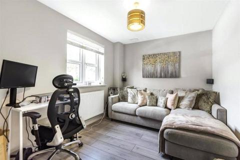 2 Ashmount Crescent, Slough, SL1 5AW