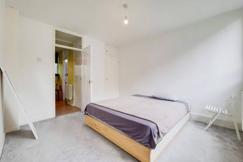 1 bedroom flat for sale, Crondall Court, Hoxton, London, N1