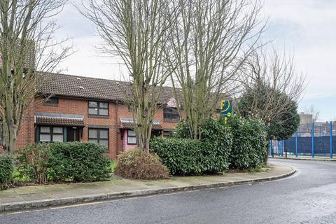 8 Coopers Close, London, E1 4BB