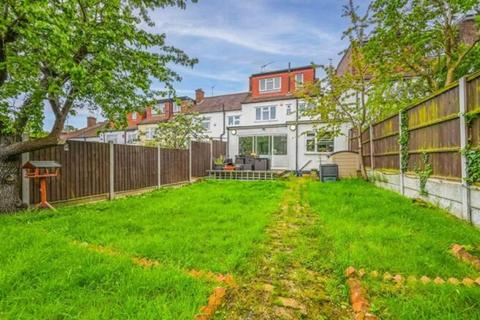 4 bedroom semi-detached house for sale, Beacontree Avenue, London E17