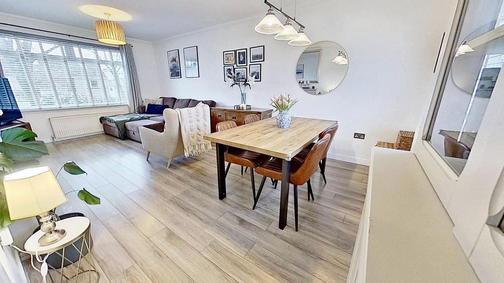 Lounge/Dining Room