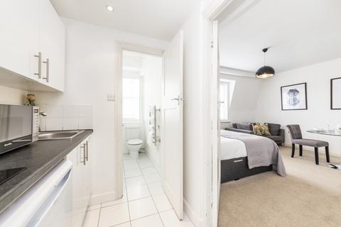 Studio to rent, Hill Street, Mayfair, W1J