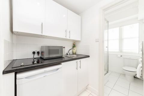 Studio to rent, Hill Street, Mayfair, W1J