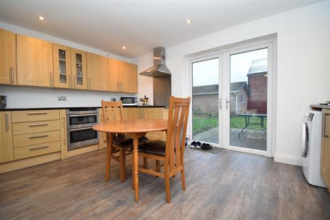 4 bedroom detached house to rent, Marriott Grove, Wakefield WF2