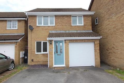 3 bedroom detached house to rent, Beauchamps Gardens, Littledown, Bournemouth, BH7 7JE