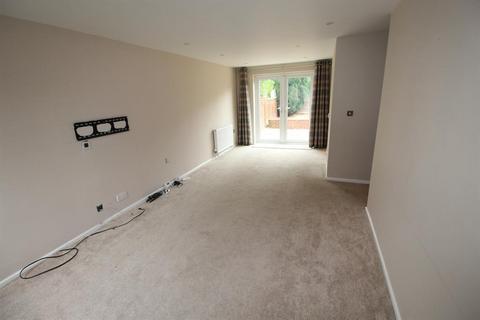 3 bedroom detached house to rent, Beauchamps Gardens, Littledown, Bournemouth, BH7 7JE