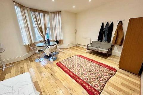 Studio to rent, Preston Road, Brighton