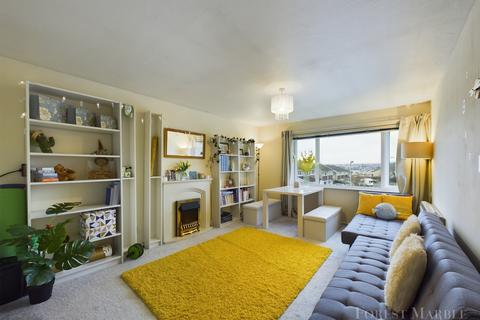 2 bedroom flat for sale, Bramley Drive, Frome