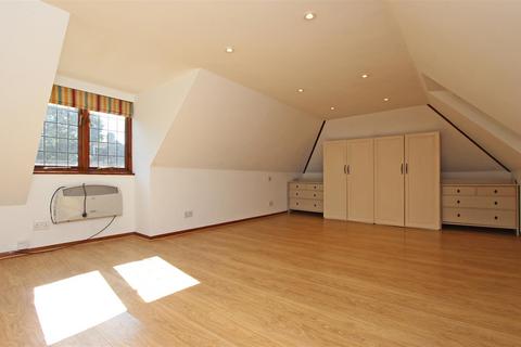 undefined, High Road, Chipstead, Coulsdon