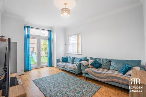 2 bedroom maisonette for sale, Coventry Road, Ilford