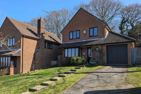 4 bedroom detached house for sale, The Coppice, Battle, TN33