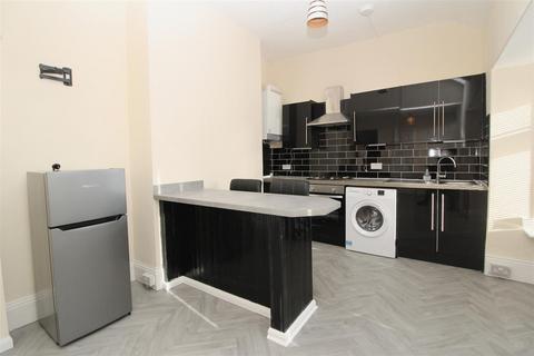 2 bedroom flat to rent, Heaton Park Road, Newcastle Upon Tyne