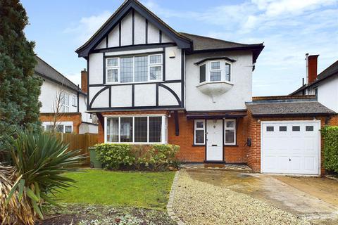 4 bedroom detached house to rent, Garrick Close, Hersham, Walton-On-Thames