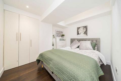 3 bedroom flat for sale, Cromwell Road, London SW19