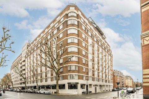 Studio to rent, Chelsea Cloisters, London SW3