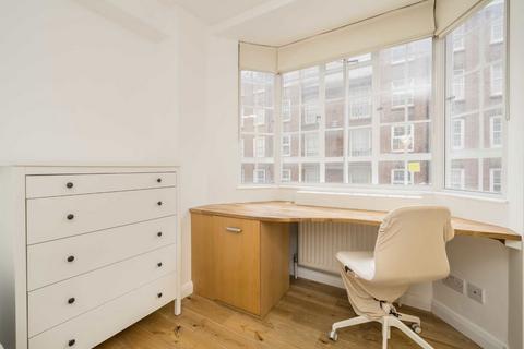 Studio to rent, Chelsea Cloisters, London SW3