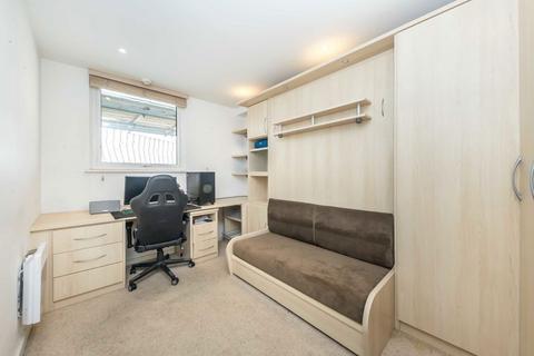 2 bedroom flat for sale, Palmers Road, London E2