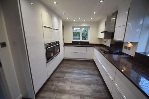 4 bedroom detached house to rent, Kentmere Close, Gatley, Cheadle, SK8 4RD