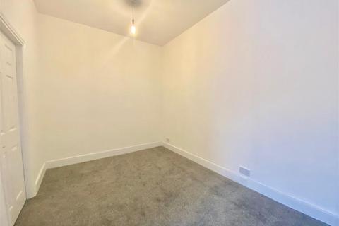 2 bedroom apartment to rent, Windsor Avenue, Bensham, Gateshead