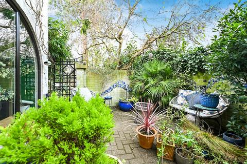 19 Apex Drive, Frimley, Camberley, GU16 7AF