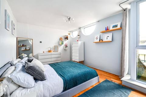 19 Apex Drive, Frimley, Camberley, GU16 7AF