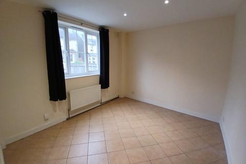 1 bedroom flat to rent, Garlands Road, Redhill