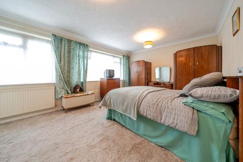 4 bedroom detached house for sale, West Common Road, North Uxbridge