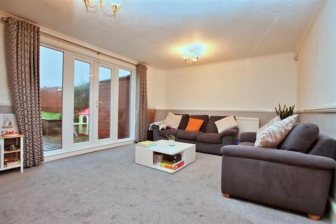 3 bedroom end of terrace house for sale, Byron Avenue, Borehamwood