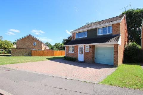 4 bedroom detached house to rent, Sarum Crescent, Wokingham, RG40